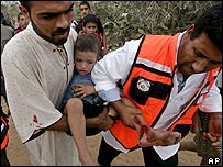 Palestinian child injured by Israeli artillery